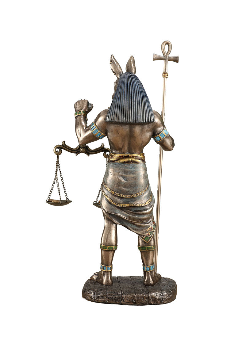 Anubis sosteniendo báscula