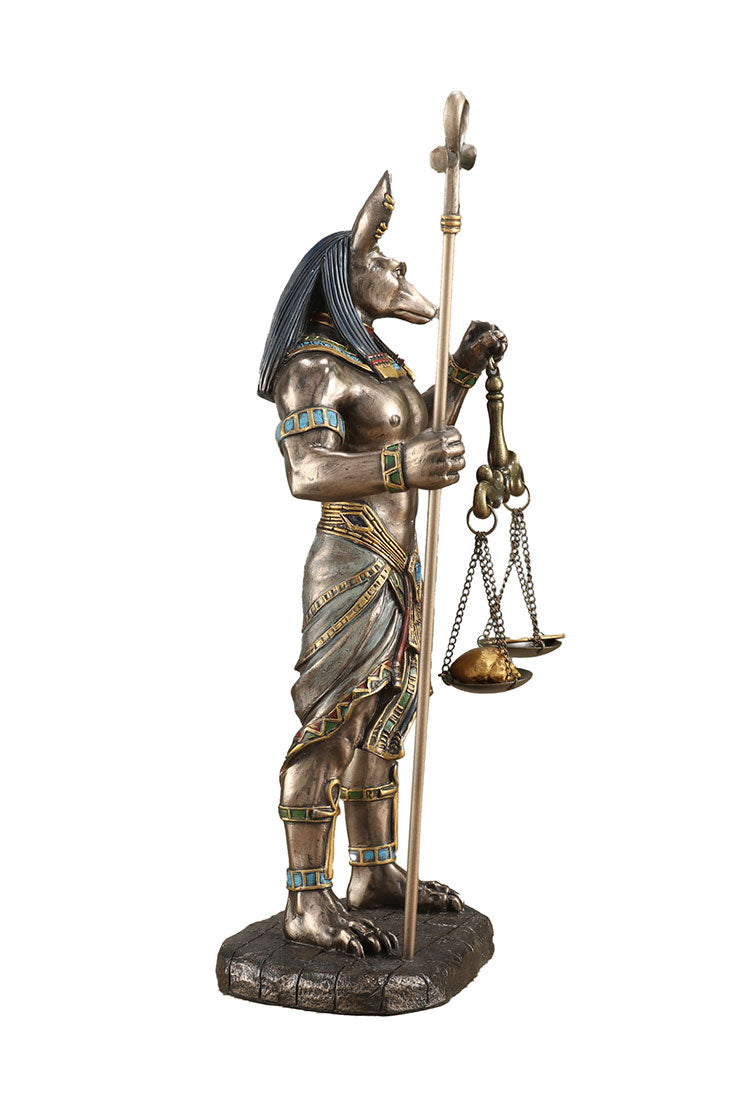 Anubis sosteniendo báscula